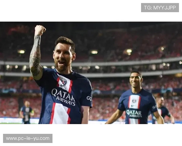 萨福诺夫点球大战前手持提示纸条，成巴黎夺冠幕后功臣